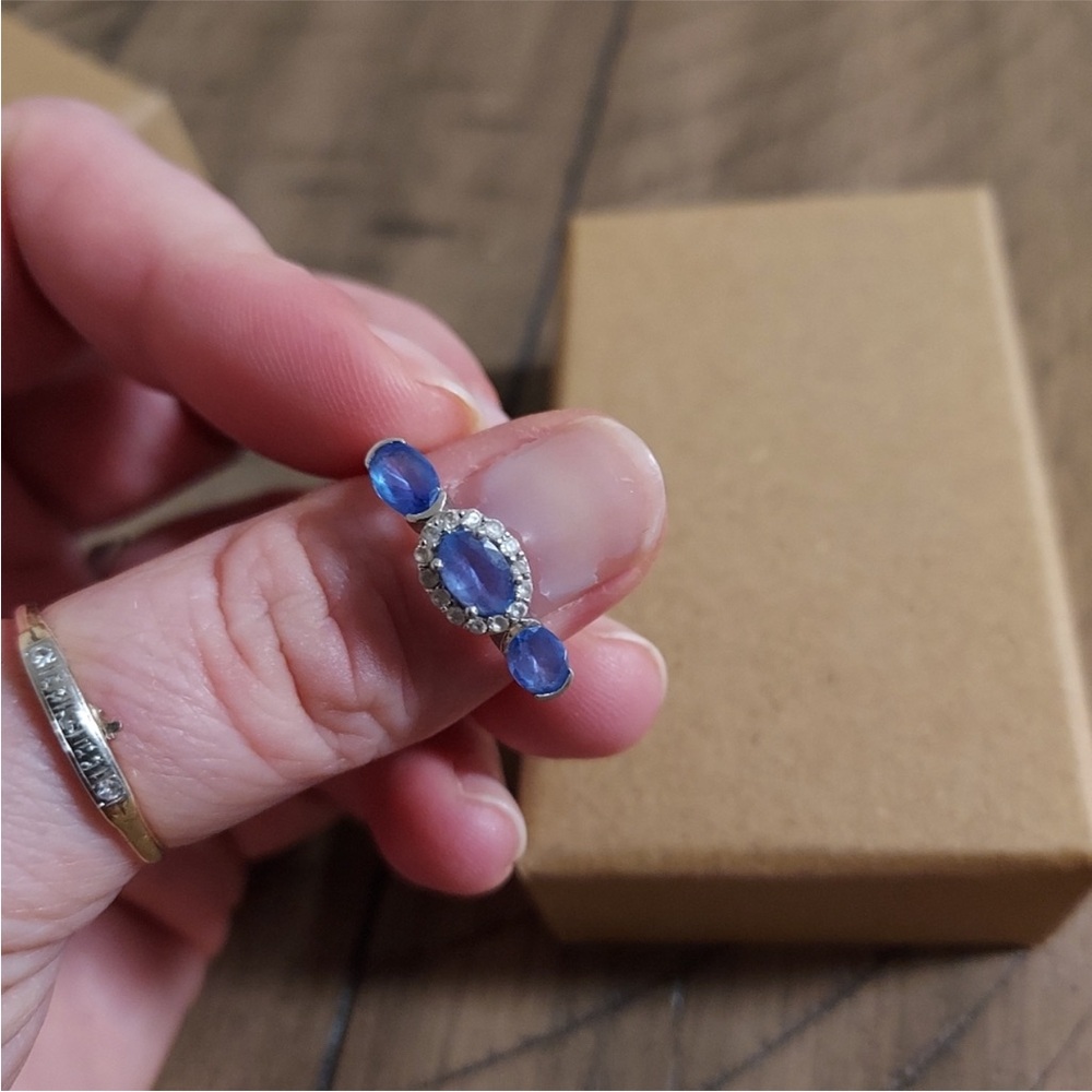 10k gold, Tanzanite & Diamond ring